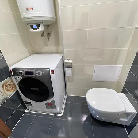 Sunny 2-bedrooms דירה