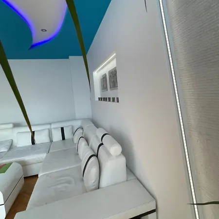 Sunny 2-bedrooms 아파트