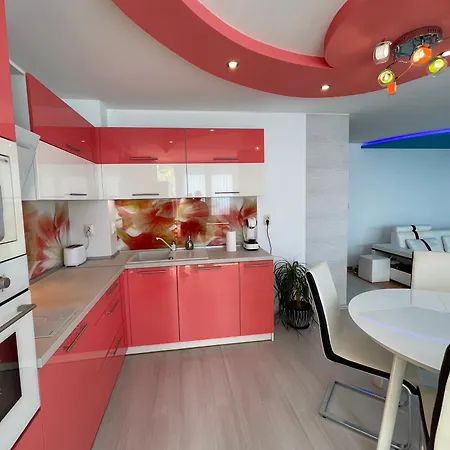 Sunny 2-bedrooms 아파트 *