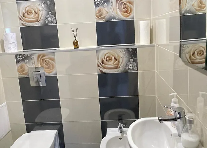 Sunny 2-bedrooms 아파트 *