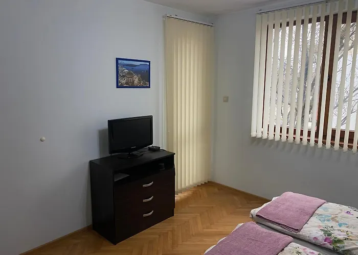 Sunny 2-bedrooms דירה וארנה