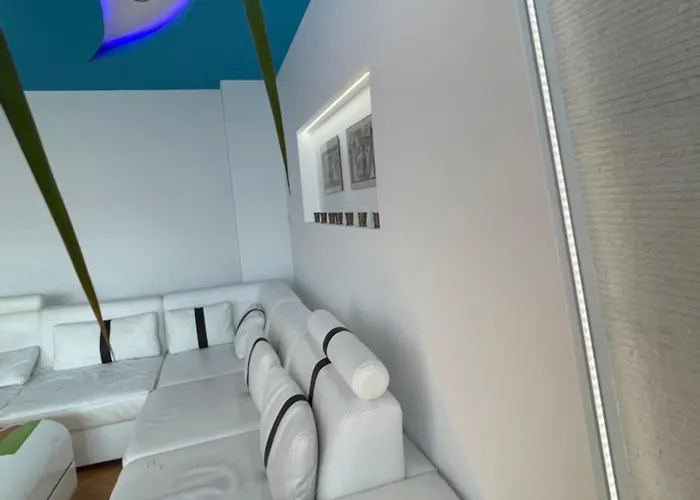 Sunny 2-bedrooms דירה